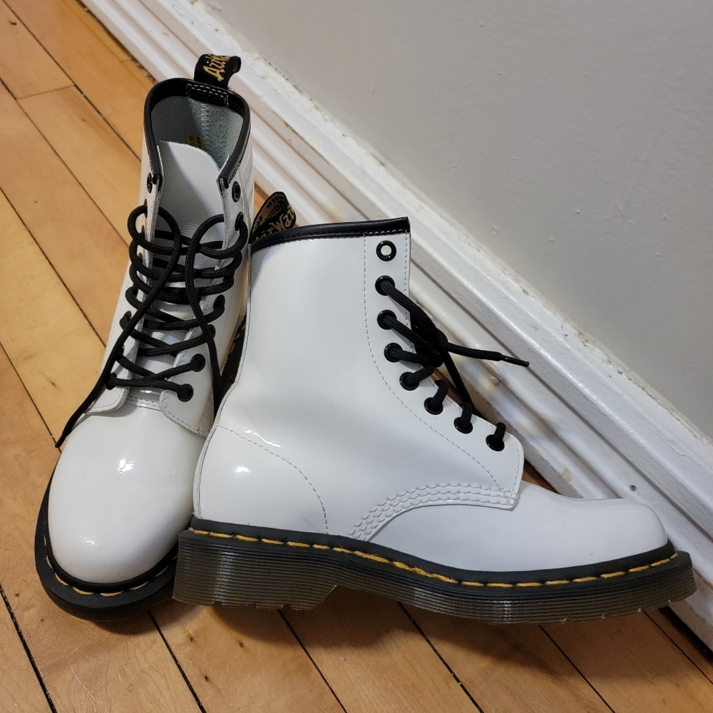 Dr. Martens Original Women's Lace-Up Boots